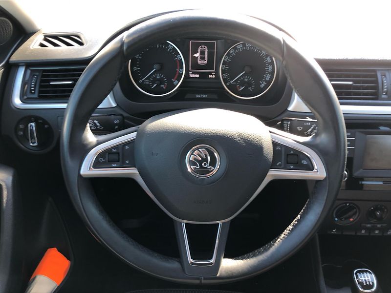 Škoda Rapid 1.2 TSi AMBITION - fotka 17 z 28