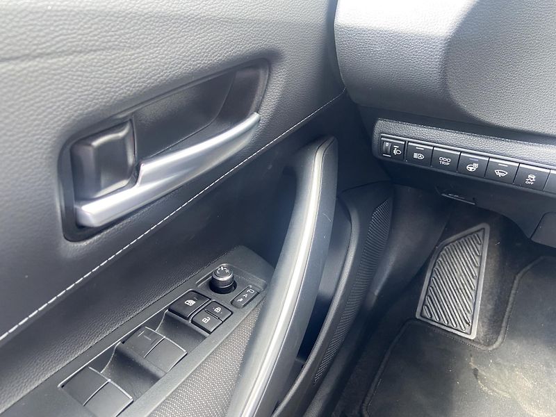 Toyota Corolla 1.8 HSD e-CVT Comfort TECH - fotka 13 z 21