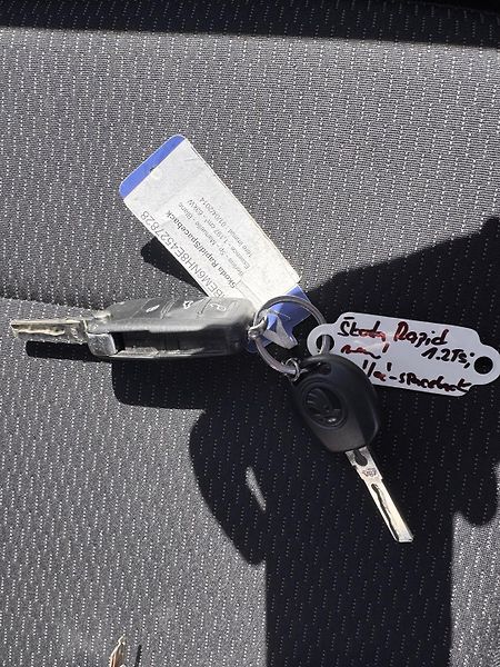Škoda Rapid spaceback 1.2 TSi,STK 6/28 - fotka 17 z 17