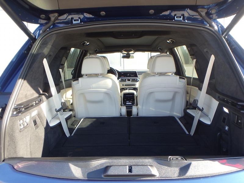 BMW X7 (2022) 4.0 d, INDIVIDUAL - fotka 19 z 26