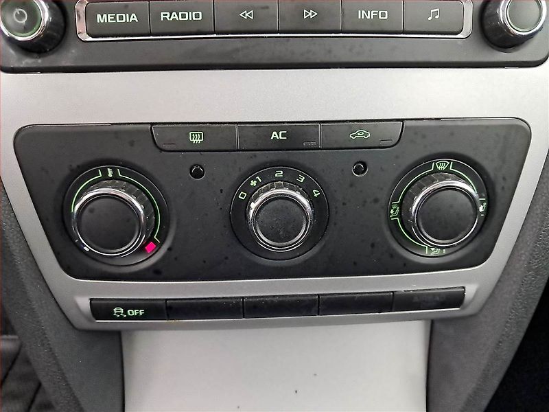 Škoda Octavia (2012) 1.2 TSI, jezdí dobře, Tempomat - fotka 16 z 18