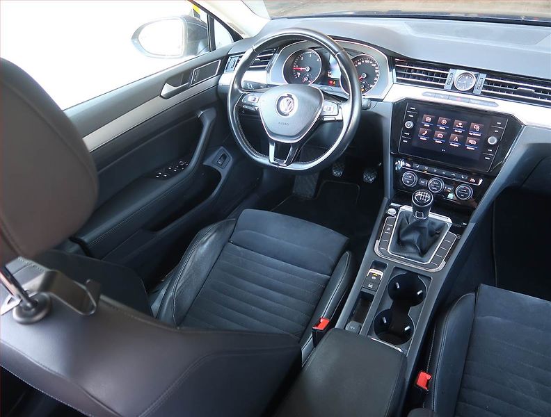 Volkswagen Passat (2019) 2.0 TDI, Kůže, Navi, Tempomat - fotka 7 z 19