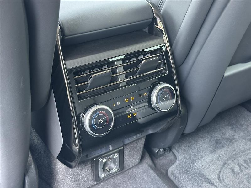 Land Rover Range Rover Sport 3,0 D350 AUTOBIOGRAPHY AWD - fotka 28 z 35