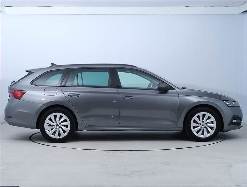 Škoda Octavia (2024) Fresh 2.0 TDI - fotka 6 z 20