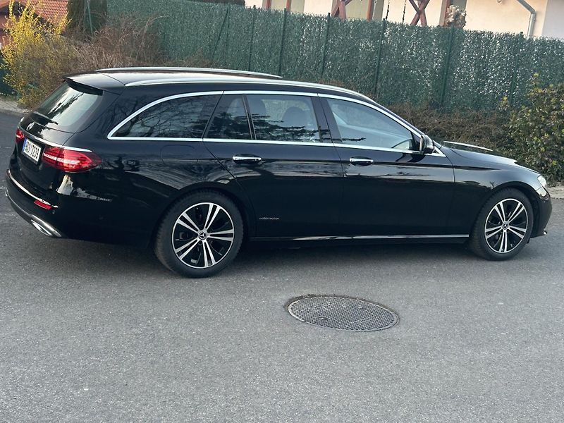 Mercedes-Benz Třídy E (2023) 200d AVANTGARDE ČR 1.maj TAŽNÉ - fotka 14 z 42