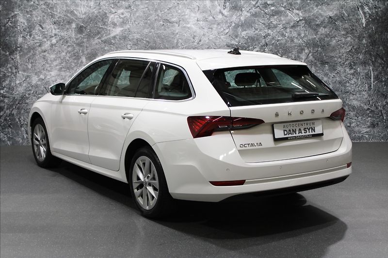 Škoda Octavia 2,0 TDI DSG style 1.majitel CZ - fotka 3 z 32