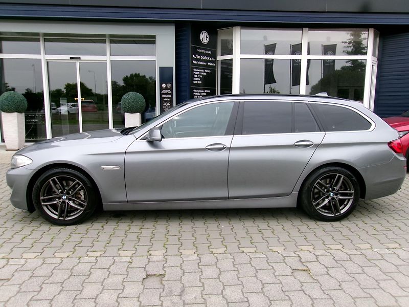 BMW Řada 5 (2010) 520d combi  - fotka 3 z 28