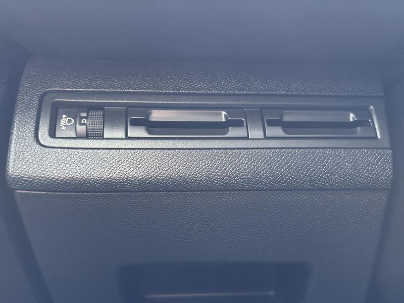 Peugeot 3008 ALLURE 1.5 BHDi 96 kW  - fotka 23 z 25