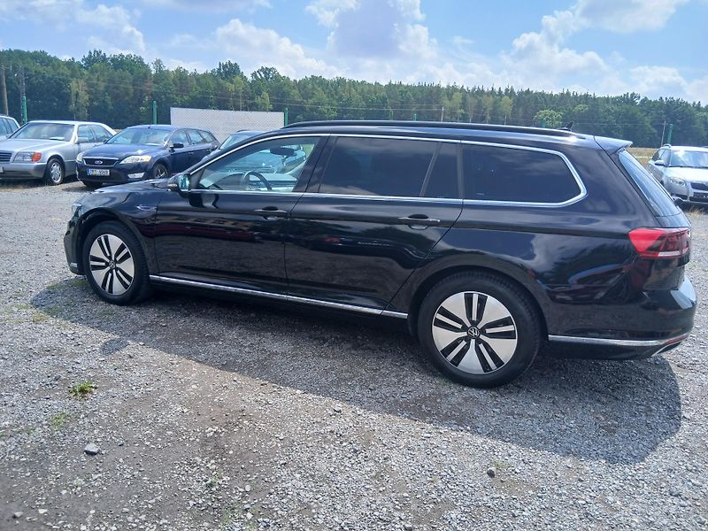 Volkswagen Passat GTE Plug-in hybrid, kůže - fotka 19 z 58