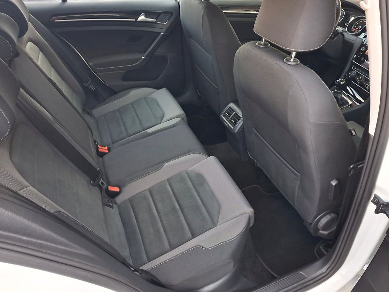 Volkswagen Golf (2020) Variant HighLine 1,5TSi 110kW - fotka 14 z 35