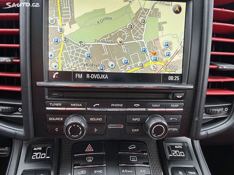 Porsche Cayenne Turbo S - fotka 25 z 44