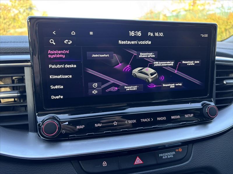 Kia Ceed 1,5 TGDi AT TOP ZÁRUKA TAŽNÉ - fotka 22 z 51