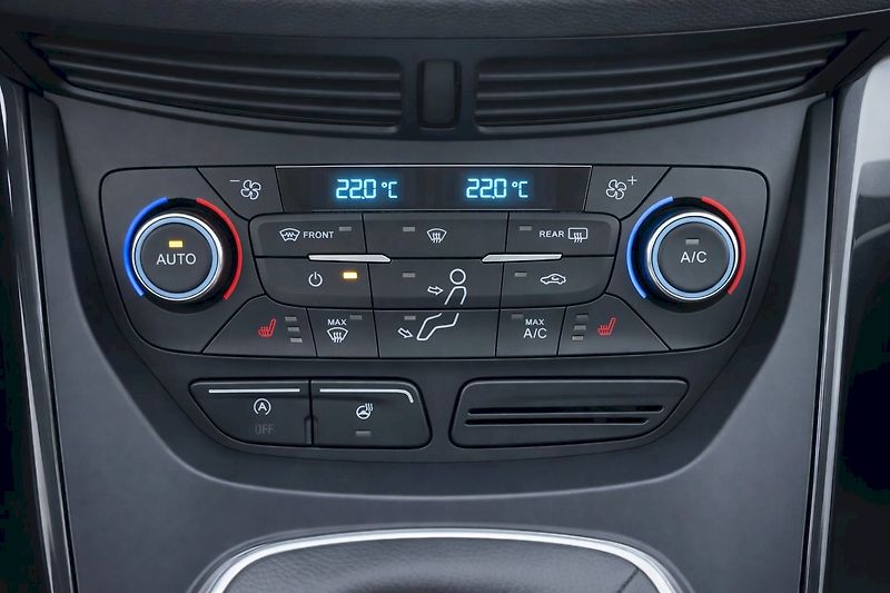 Ford Kuga (2019) 2.0 TDI 110kW M6° Titanium Plu - fotka 15 z 33