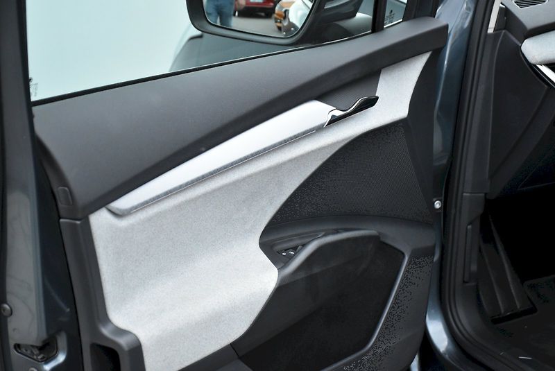 Škoda Enyaq (2021) 80  82 kWh  1  50 kW      1° p - fotka 15 z 24