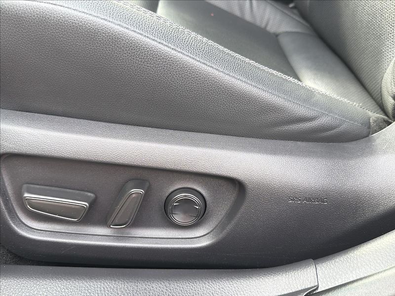 Toyota Camry 2,5 - fotka 18 z 36