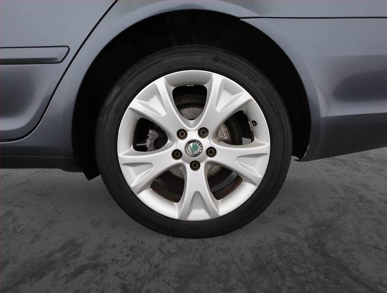 Škoda Octavia (2009) 1.6 TDI, Serv.kniha, po STK - fotka 17 z 17