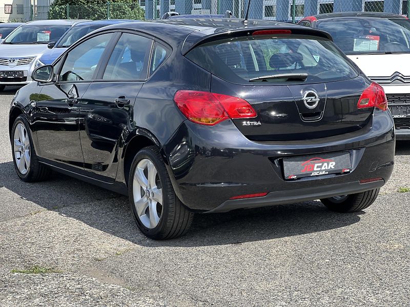 Opel Astra 1.4i 16v KAMERA TEMPOMAT ALU - fotka 5 z 42
