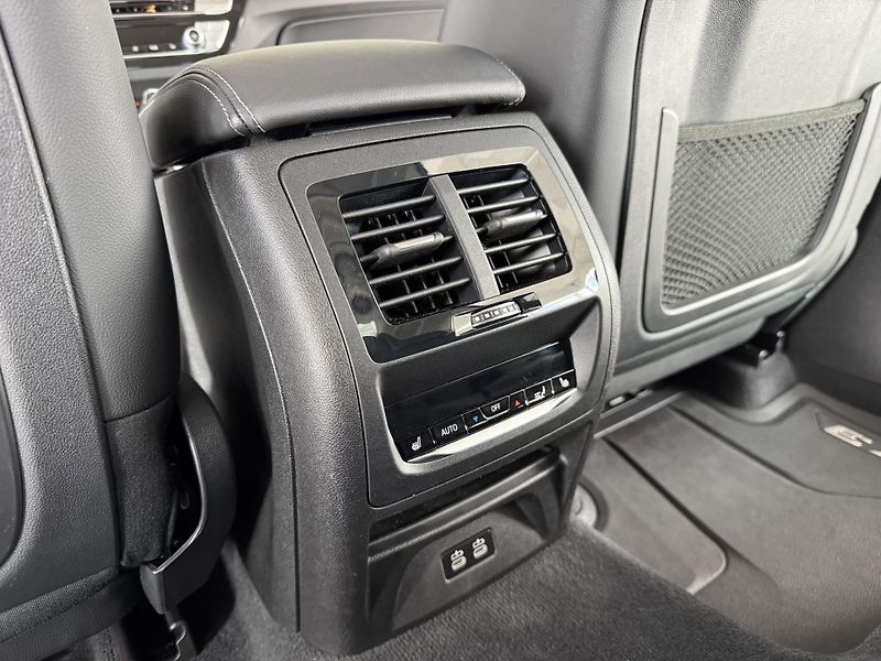BMW X3 30d xDrive*Head-Up*360Kam*Pano - fotka 32 z 40