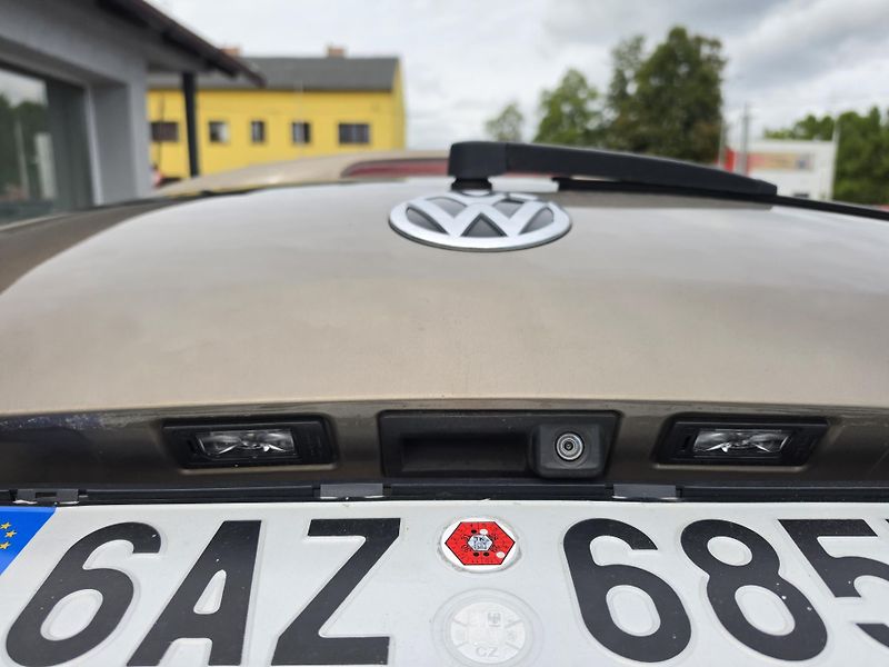 Volkswagen Sharan 2.0TSI Highline 7 TZ Masáž Led - fotka 7 z 24