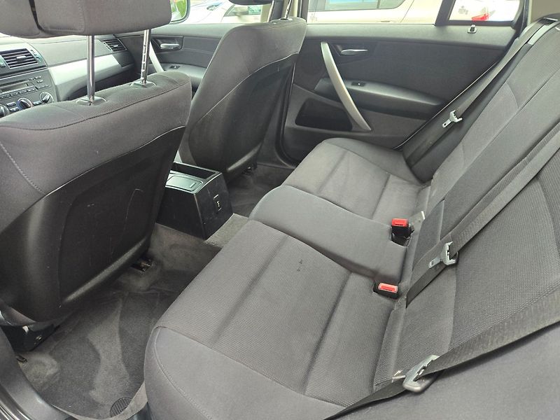 BMW X3 (2010) XDrive 18d TOP - fotka 11 z 20