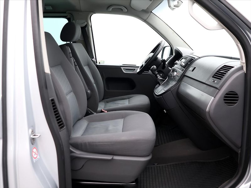 Volkswagen Multivan 2,5 TDI 96kW Comfortline - fotka 12 z 29