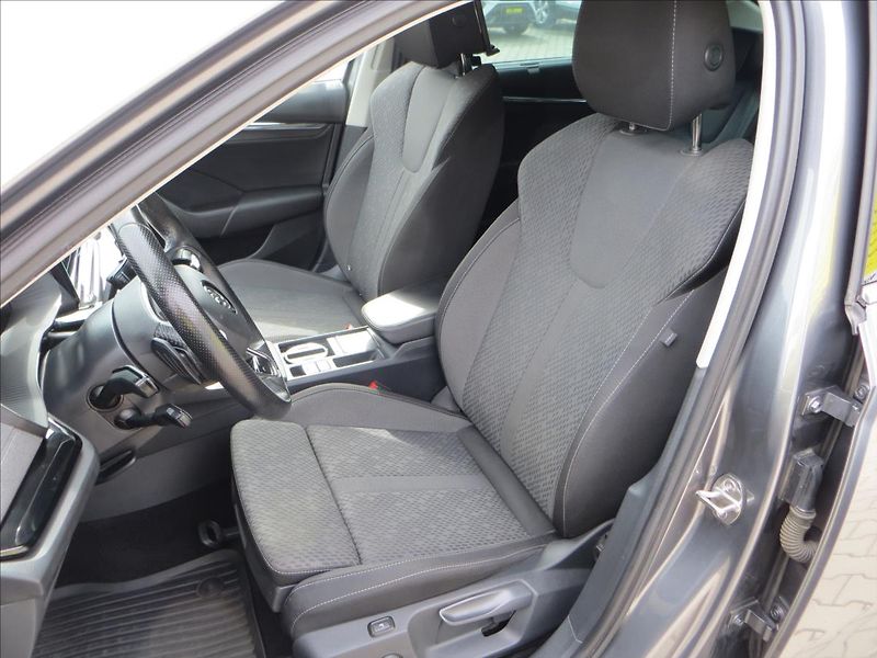 Škoda Octavia 2,0 TDI DSG Style 110kW Tažné - fotka 17 z 31