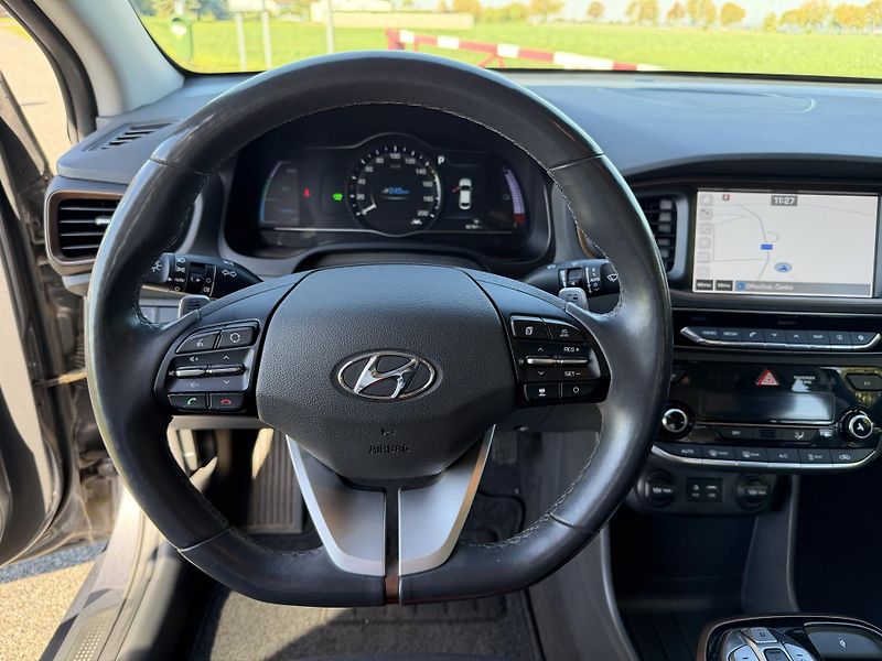 Hyundai IONIQ (2018) Electric 28 kWh - fotka 10 z 17