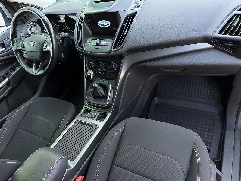 Ford Kuga 2.0TDCi 4x4 150PS NAVI Tempoma - fotka 36 z 38