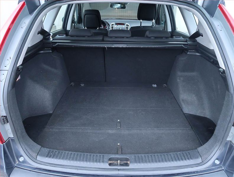 Kia Ceed (2010) EX 1.4 CVVT, ČR,1.maj - fotka 13 z 14