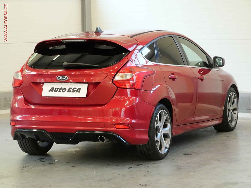 Ford Focus (2012) 2.0TDCi, ČR, Xenon, AC - fotka 4 z 21