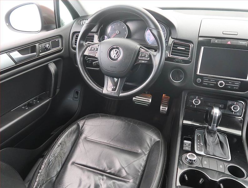 Volkswagen Touareg (2011) 3.0 TDI, 4X4, Automat - fotka 7 z 18