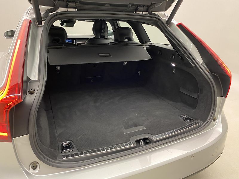Volvo V90 D4 MOMENTUM AUT - fotka 6 z 39