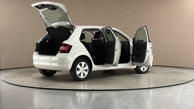 Škoda Fabia 1.0 TSI Ambition - fotka 6 z 23