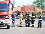 Hasiči se v rámci cvičení Rescue meeting zdokonalovali ve vyprošťování osob z auta, ale také jak uhasit elektromobil - především baterii.