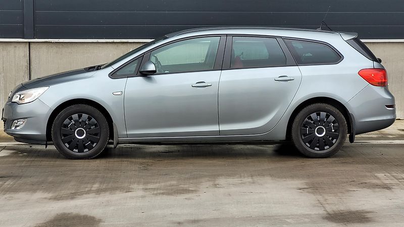 Opel Astra (2012) 1,7 CDTI 92KW - fotka 5 z 17