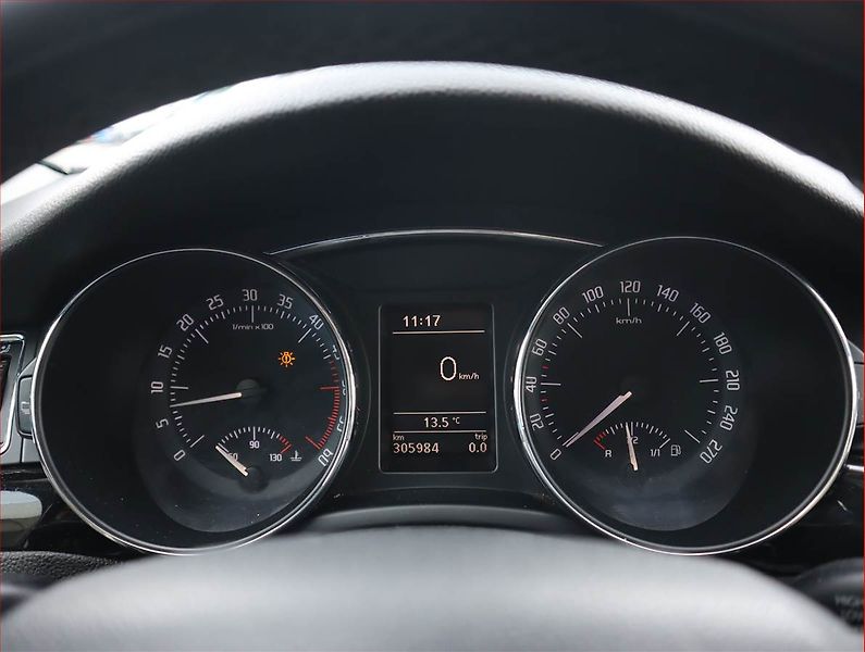 Škoda Superb (2012) 2.0 TDI, Xenony, Tempomat - fotka 11 z 17