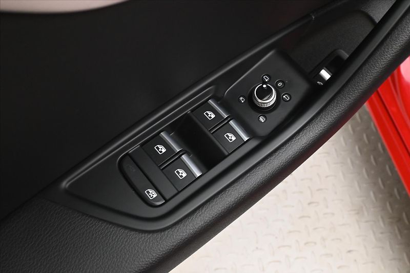Audi A4 2,0 40TDI 150kW QUATTRO S-LINE - fotka 26 z 33