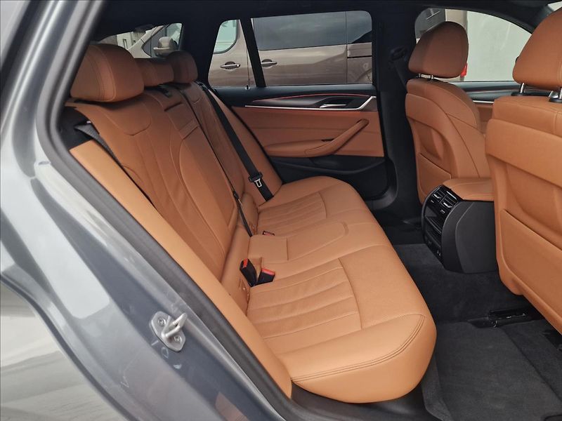 BMW Řada 5 520d Xdrive M-Sport ČR,1.Maj. - fotka 15 z 50