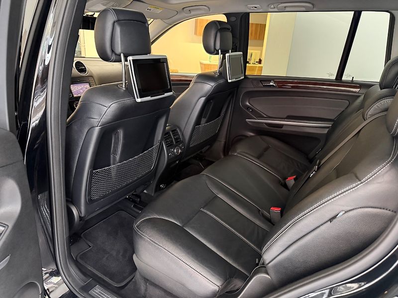 Mercedes-Benz GL (2009) 550 4MATIC - fotka 12 z 34