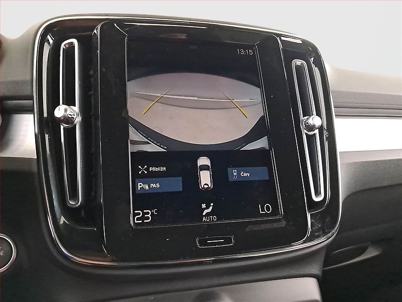 Volvo XC40 (2023) T2 - fotka 19 z 21