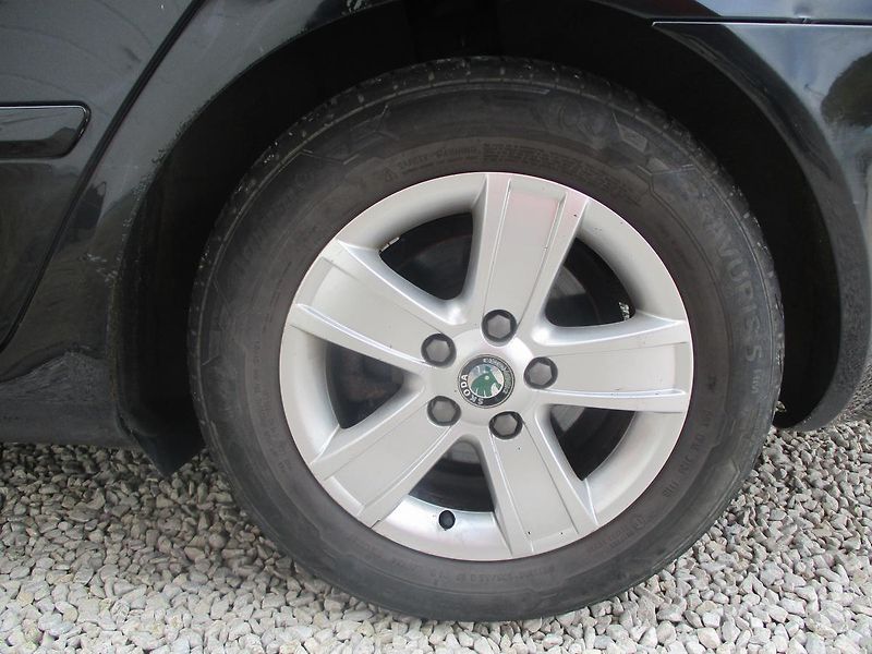 Škoda Octavia 1.4 TSi +sada kol - fotka 30 z 32