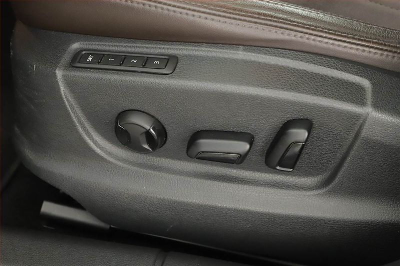 Škoda Octavia (2017) Laurin&Klement 1.8 TSI, Kůže - fotka 13 z 17