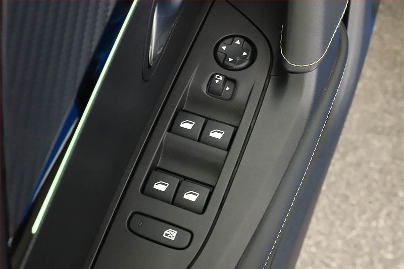 Peugeot 2008 (2020) GT Line 1.5 BlueHDi, Automat - fotka 18 z 18