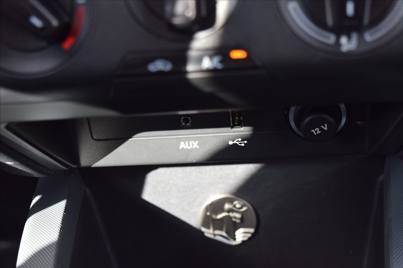Škoda Fabia 1,0 MPI 55KW PO SERVISE VÝHŘEV - fotka 37 z 43