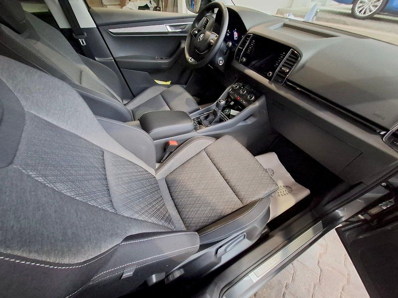 Škoda Karoq (2024) SELECTION TD 85/2.0 M6F - fotka 41 z 47