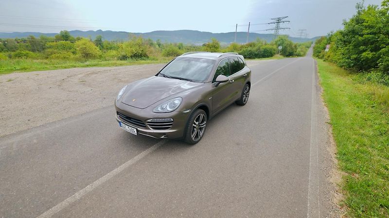 Porsche Cayenne (2011) - fotka 3 z 25