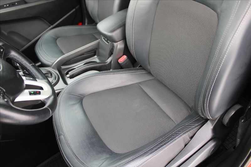 Kia Sportage 2,0 CVVT  ČR,4x4,AUTOMAT - fotka 23 z 31