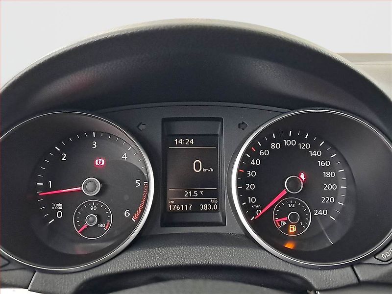 Volkswagen Golf (2012) 1.6 TDI, Xenony, Tempomat - fotka 11 z 15