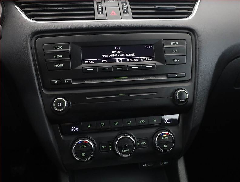 Škoda Octavia (2013) Elegance 2.0 TDI, Serv.kniha - fotka 10 z 16