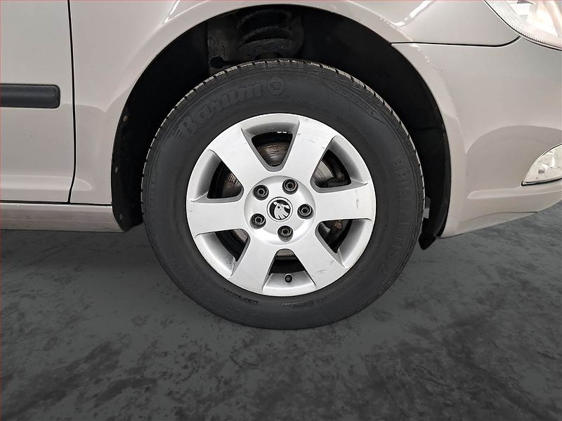 Škoda Octavia (2009) 1.4 TSI, Park. senzory - fotka 14 z 16